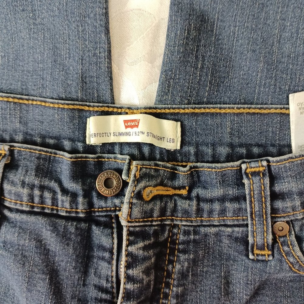 Levi's Perfectly Slimming 512  Straight Leg Jeans Size 14